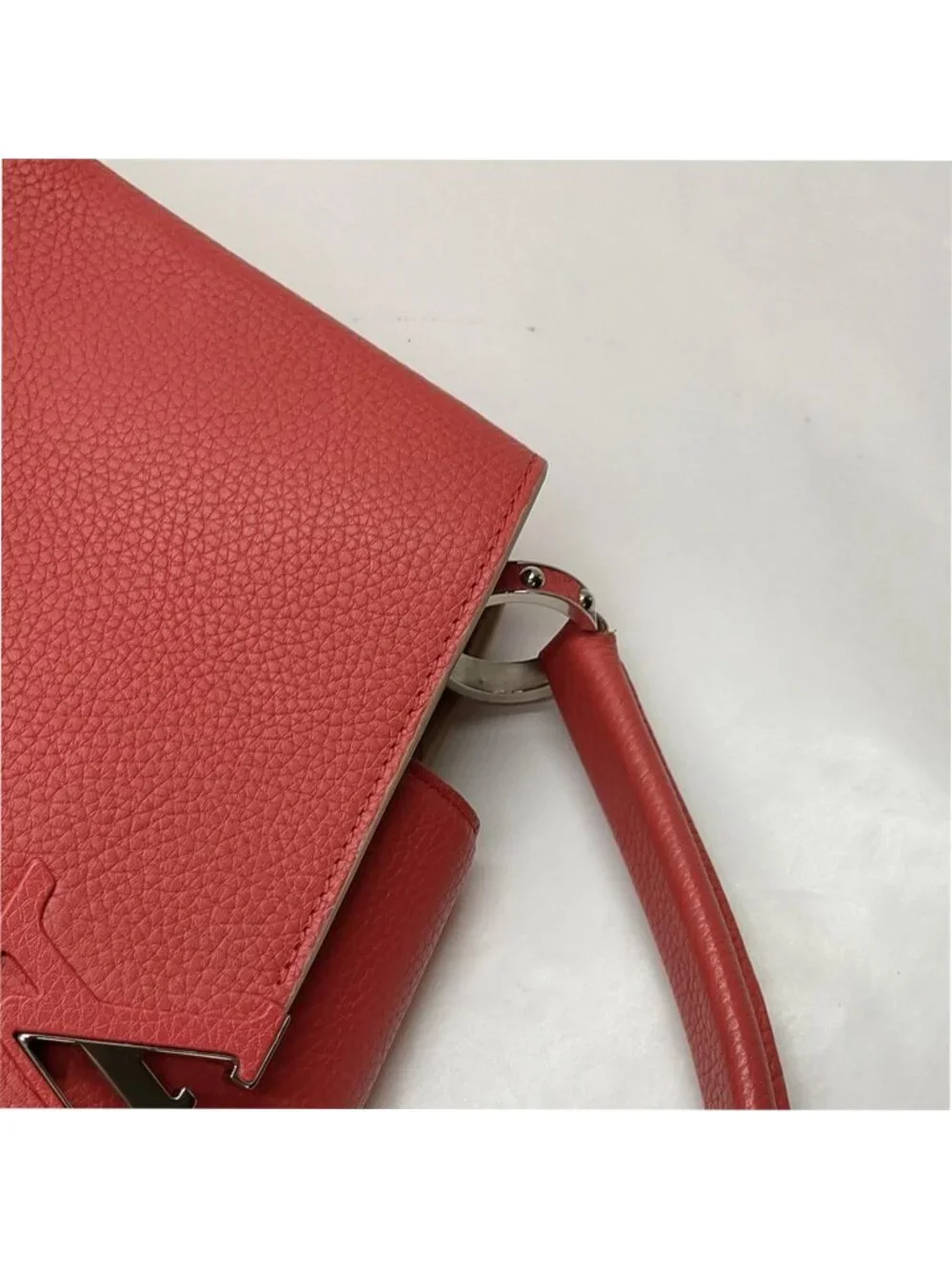 Louis Vuitton elegant louis